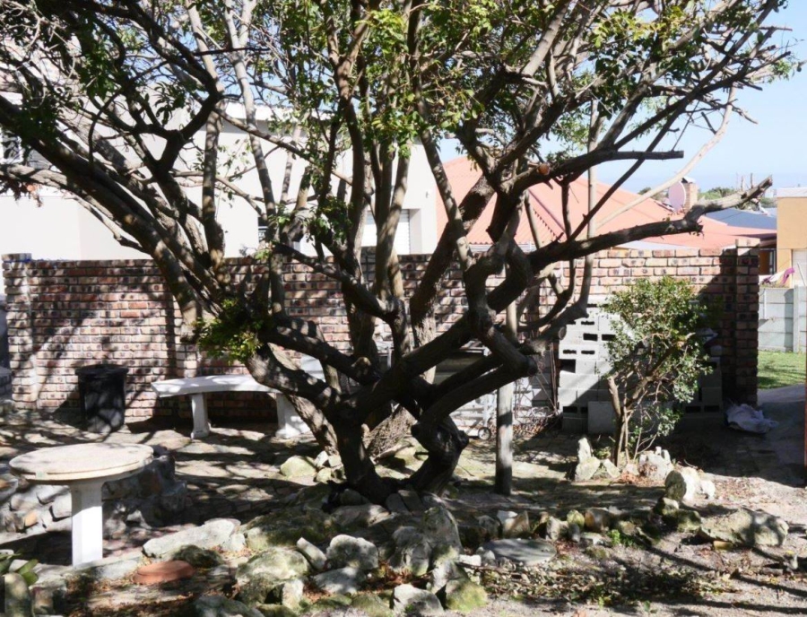 4 Bedroom Property for Sale in De Kelders Western Cape